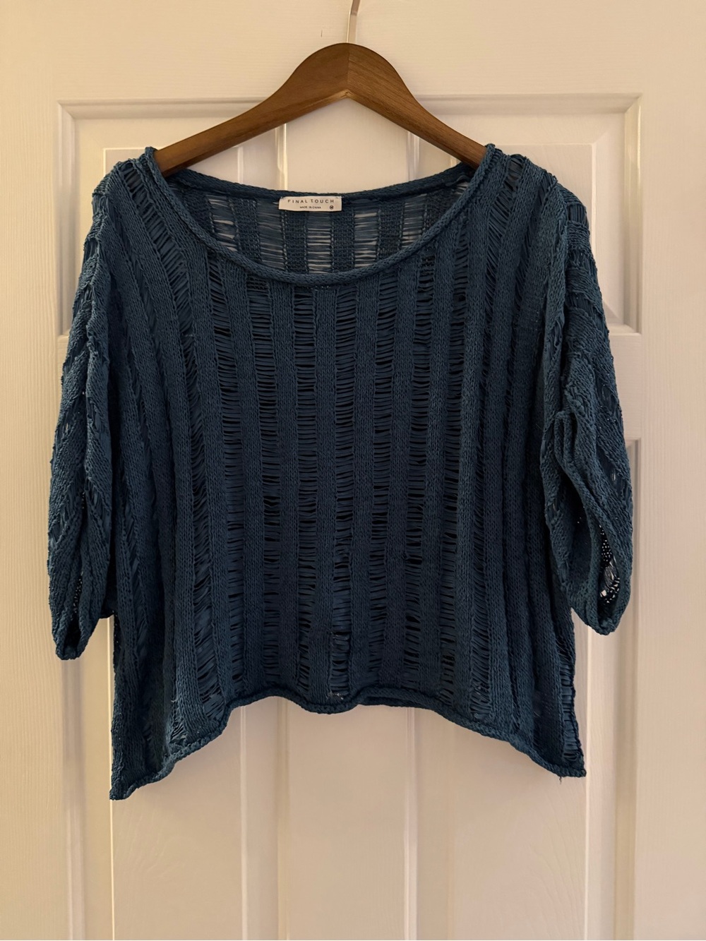 NWOT Final Touch Open-Weave Cropped Sweater in Teal Blue. Size medium.